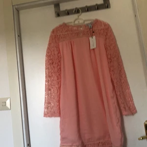 Nelly klänning ny - Helt ny oanvänd säljer pga inte min stil