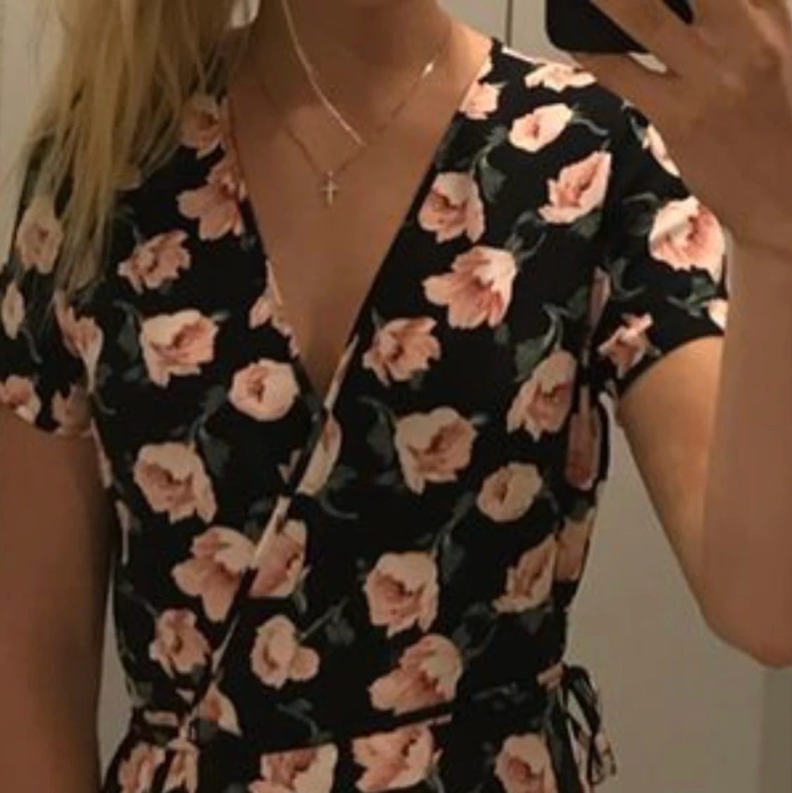 Superfin blommig omlottklänning - 90