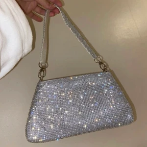 Väska - Jättefin glittrig väska från shein. Fint skick❤️
