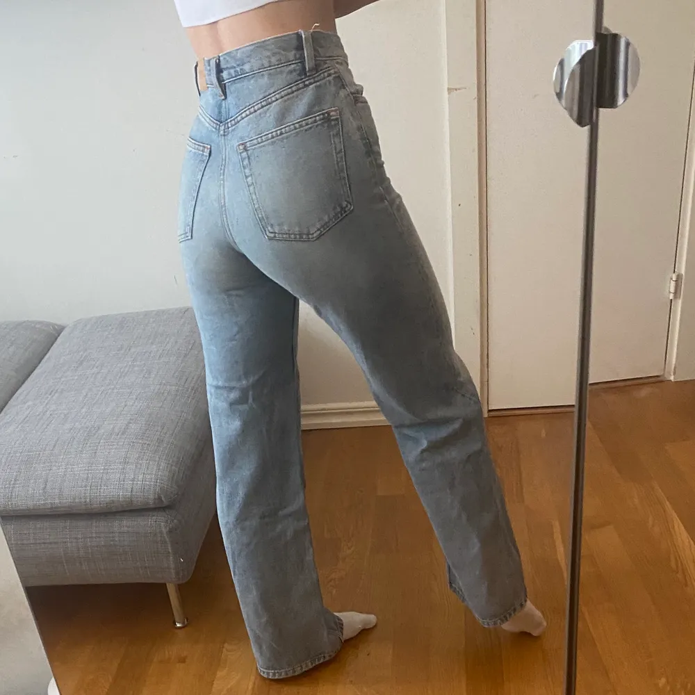 Jättefina jeans från Monki i modellen Yoko! . Jeans & Byxor.