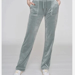 Juicy Couture - Säljer mina ljusgröna juicy couture, skriv privat för mer info.