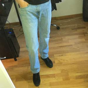 Levi’s Jeans 502:or 33/34, knappt använda med bra pass form från midja ner till skorna!! :)