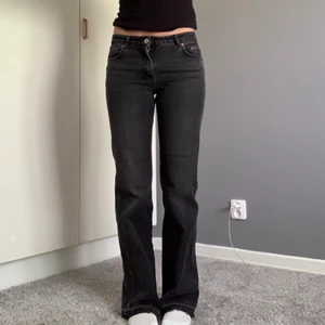Zara jeans  - Sjukaste jeansen!! Knappt använda så i nyskick. Köpt på zaras hemsida för ca 400kr? Om jag inte minns fel. 