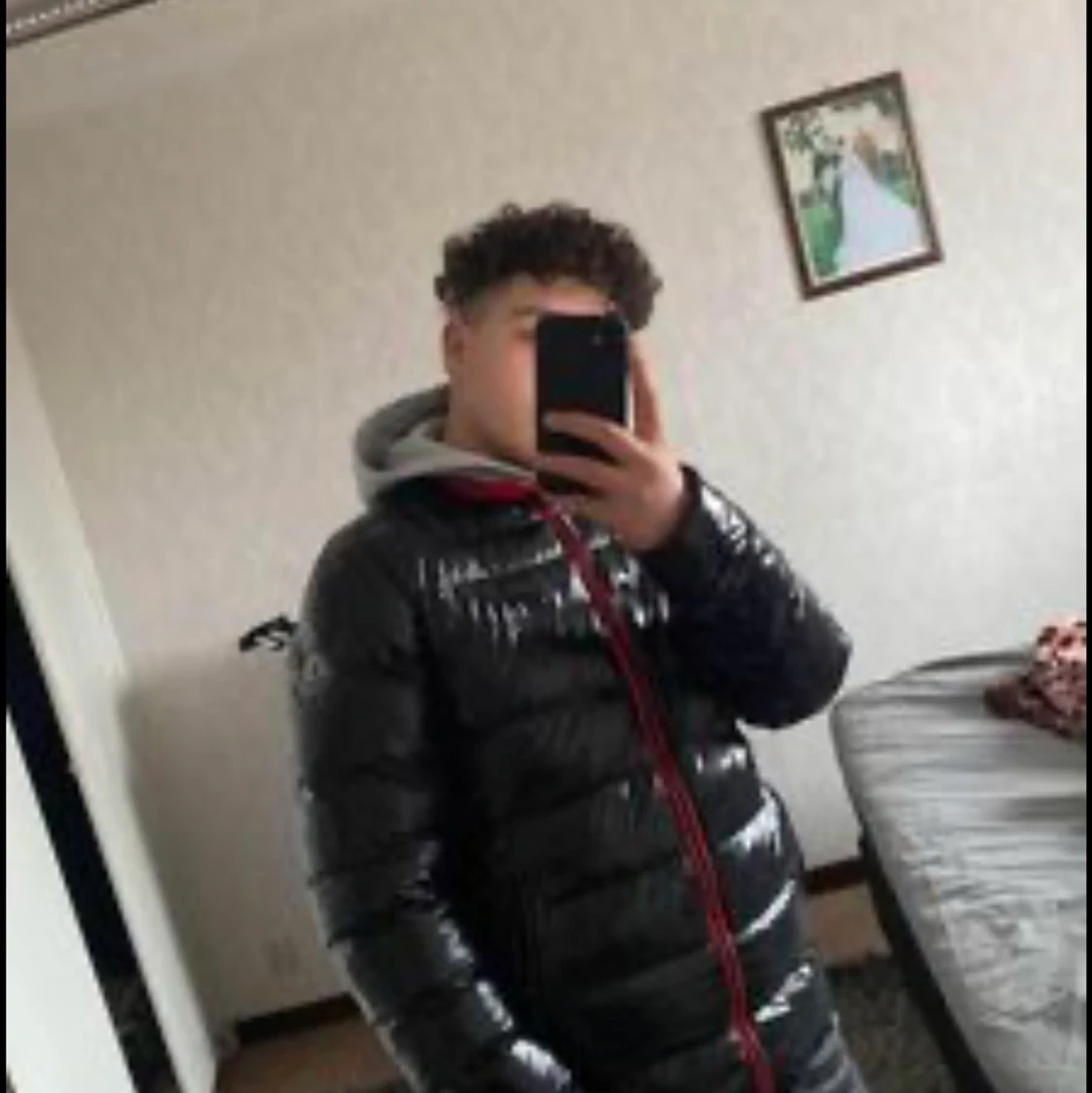 Moncler jacka storlek L men Passar M