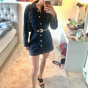 Jeans-klänning - Säljer denna fina jeans-klänning i storlek S för endast 50kr (endast använd 2 gånger)