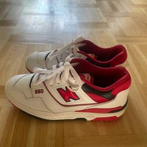 Säljer mina fina New Balance 550 som jag köpte i höstas på soleplus.se. Storlek 38 och är perfekta i storleken!