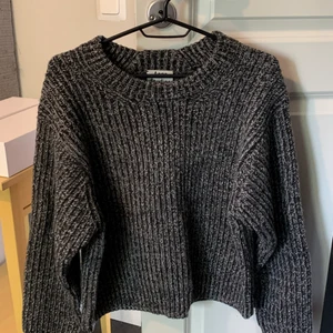 Acne Studios tröja  - Stickad tröja från acne studios, inköpt för några år sedan men sparsamt använd! Har vanligtvis xs och den passar mig bra!