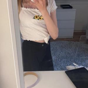 Säljer denna gulliga topp - Väldigt gullig topp i xs från shein nästan aldrig använd och är i bra skick ❤️❤️