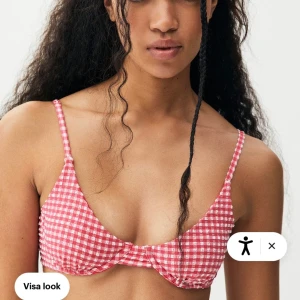 Bikini - Helt oanvänd bikinitopp med prislapp kvar från pull&bear! Säljer för det var för liten!