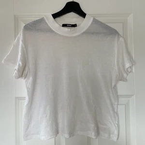 Tshirt vit - Vit T-shirt från bikbok 