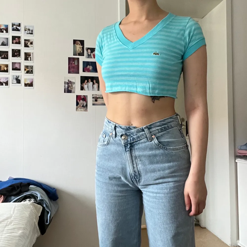 Superfin Croptop som ger Y2k vibes och är perfekt till sommaren, knappast använd🥰. Toppar.