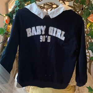 Fin blå over size tröja🦋 - Jätteskön over size tröja perfekt att ha till en kjol eller ett par jeans🦋