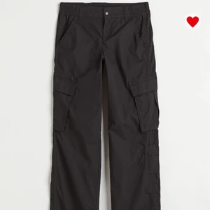 Cargobyxor - Helt nya och oanvända cargobyxor från HM, de är helt slut på hemsidan. Jag är 173 och har i vanliga fall S. 