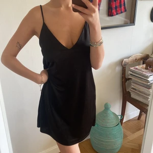 Silkes klänning  - Superfin ”silkes” klänning. Knappt använd. 