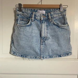 Shortskjol - Shortskjol från Zara i storlek xs och är sällan använd