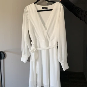 Studentklänning  - Perfekt till studenten, använd 1 gång💓