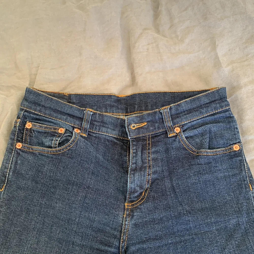 Jätte fina låg midjade jeans som har tyvär blivit för små. Köparen står för frakt. Jeans & Byxor.
