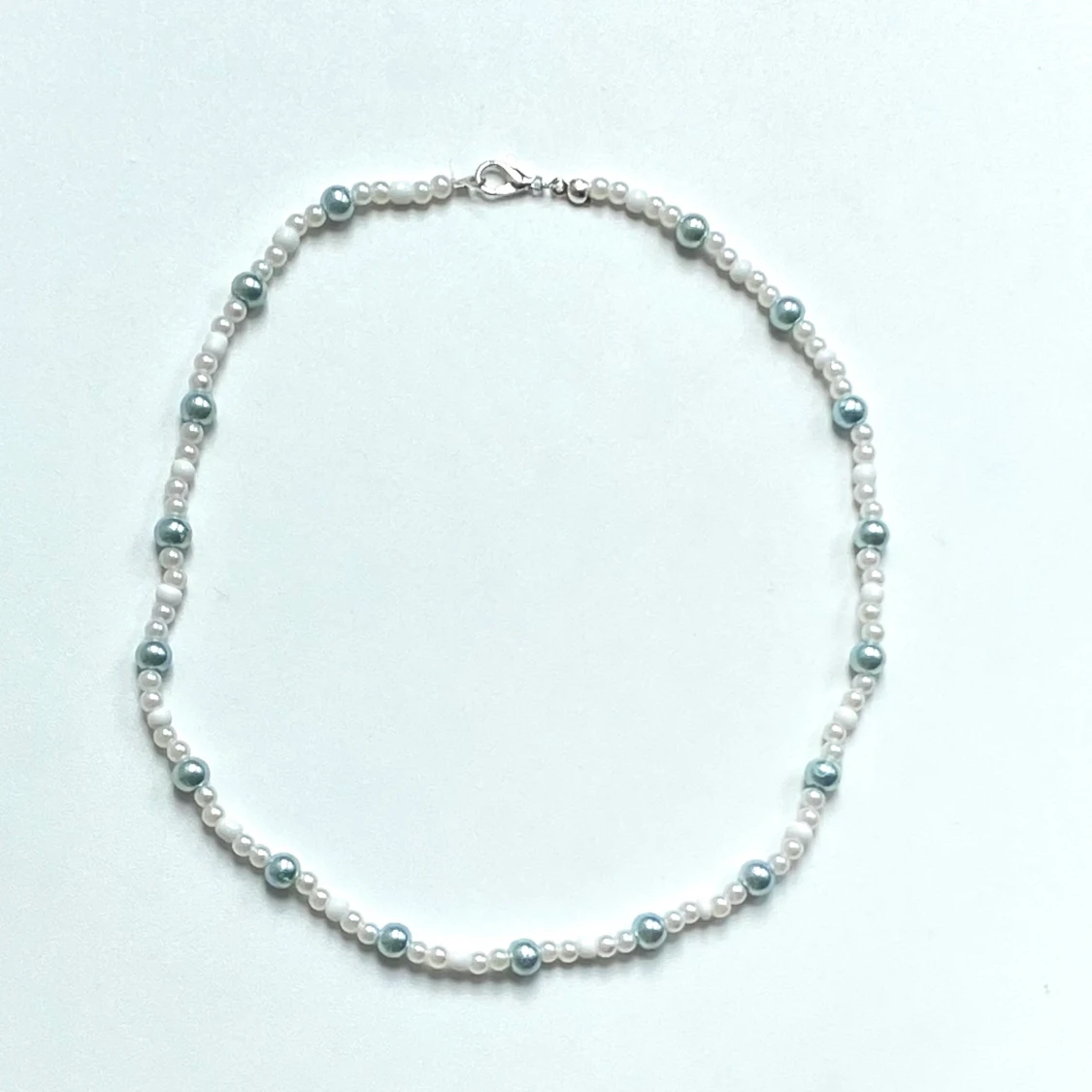 Blått pärlhalsband - 90