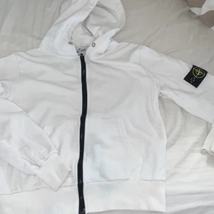 Stone island hoddie  - Fake men bra kvalite stone island Hoodie. Sitter jättebra och snyggt på storlek S