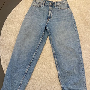 Blå jeans  - Blå jeans från hm storlek 36