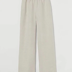 Linnebyxor  - Säljer dessa linnebyxorna så jag har köpt nya. Från hm och är slutsålda💞 passar mig som är 166cm. Om de är många som är intresserade startar jag en budgivning