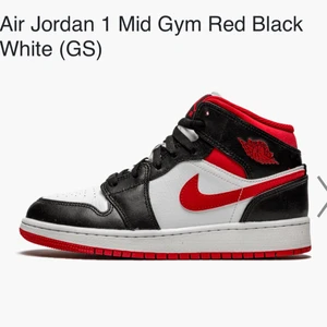 Röda jordans - Säljer mina fina Jordan skor som är i bra skick för priset men de är använda. Fler bilder privat! Snabbt svar! Köpta för ca 2000! 