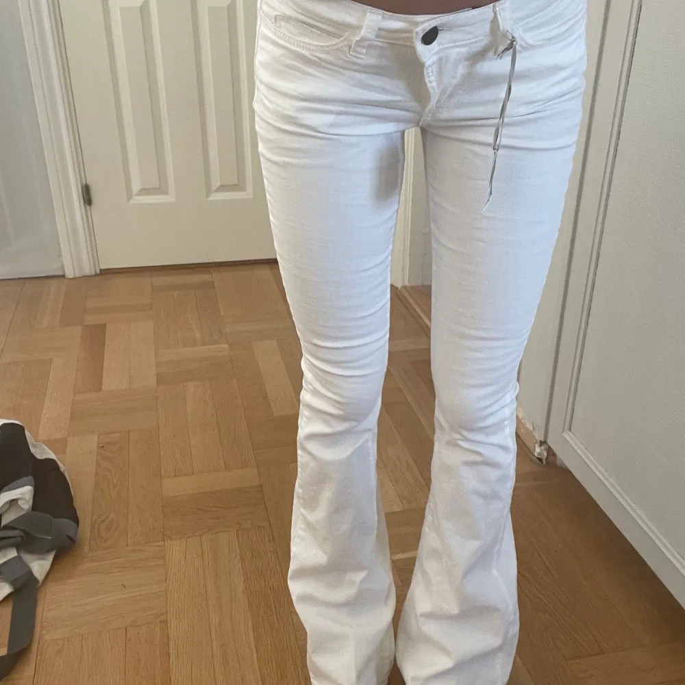 Sååå snygga vita bootcut jeans från hunkydory❤️❤️❤️. Jeans & Byxor.