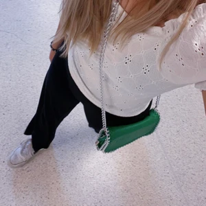 Tiamo Väska - Säljer nu min Tiamo väska då den inte kommer till användning. Väskan är i nyskick då den endast är använd ett fåtal gånger. Det är den minsta storleken. ⭐️