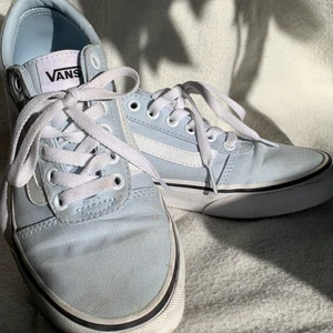Vans skor ”old school” - Ljusblå Vans skor | storlek 37 | använda Max 5 gånger | dom är som nya | 150 kr + frakt