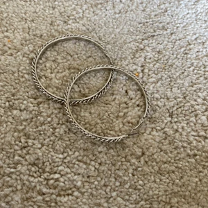 Örhängen (silver) - Silver örhängen(inte riktiga diamanter)