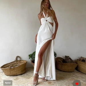 Nakd klänning - Säljer denna underbara klänning från collektionen med Zoe Pastelle. Prislappen är kvar eftersom den aldrig är använd. ❤️ Helt slutsåld på hemsidan. köp direkt för 700🌸