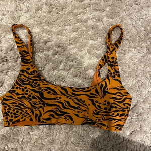 bikinitopp - säljer denna bikinitopp i jättebra skick och har knappt använt🙌🙌🙌