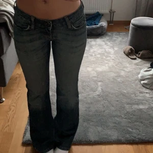 Jeans - Svin snygga lågmidjade jeans, säljer pga att jag inte använder dom🫶🏽