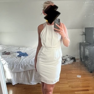 Vit klänning  - Perfekt student klänning, använd 1 gång 