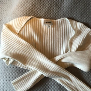 Bolero kofta från Monki - Kort kofta från Monki i small