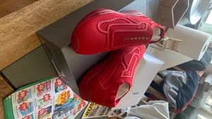 Prada skor - Prada skor storlek 42. Ej använda, köpta på Tres Bien outlet i Malmö. Kan tänkas byte