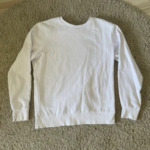 Brave soul sweatshirt vit  - Vit brave soul sweatshirt stl xs. Köparen står för frakten. Inget återköp 