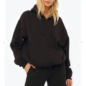 Svart Oversized zip hoodie från Chiquelle i strl M, så mysigt material💕 Nyskick endast testad 💕
