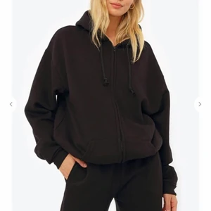 Hoodie - Svart Oversized zip hoodie från Chiquelle i strl M, så mysigt material💕 Nyskick endast testad 💕
