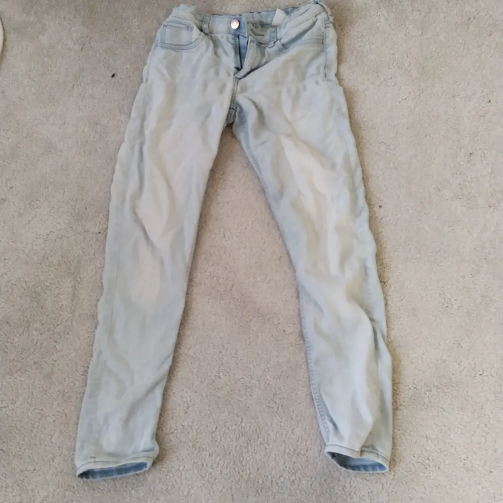 Skinny fit & denim jeans i storlek EUR 152. Bra kvalitet och bra stretch. . Jeans & Byxor.