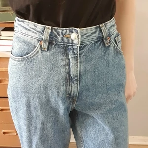 Monki kimomo 26 - Monkis klassiska kimomo i snygg somrig tvätt. Aldrig använda men tvättade en gång. Storleksenlig w26 och hellånga på mig som är 170cm.