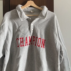 Champion sweatshirt - Snålt använd champion tröja i L (killstorlek)
