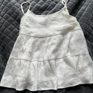 Blus - Så sött linne💕använt Max 5 gånhwr