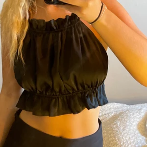 svart topp - säljer denna snygga toppen!🫶