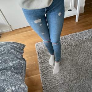 Skinny jeans från Never Denim i storlek xs använda fåtal gånger