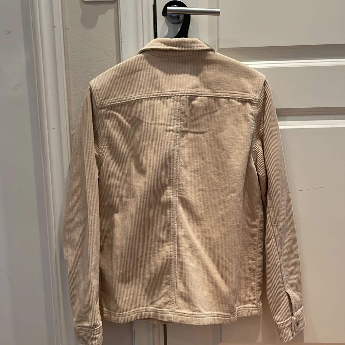 Vit/brun jacka  - 90