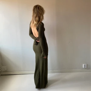 Hanna Schönberg för na-kd, klänning - Grön långklänning från Hanna Schönbergs kollektion för na-kd. Aldrig använd. 