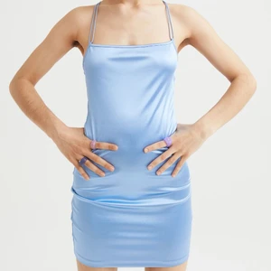 Klänning - Superfin ljusblå klänning, helt ny aldrig använd på grund av att den var för stor, för mer bilder eller information skriv pm💗