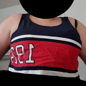Hm - En crop top som är i storlek s men passar er som har stor byst 