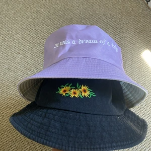 Fiske hittar  - Till salu båda för 20 kr + frakt eller 15kr st+frakt. En svart med blommor Lilla/ beige (två färger i en